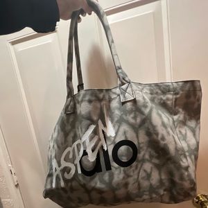 Exclusive- Aspen canvas Yoga Alo bag